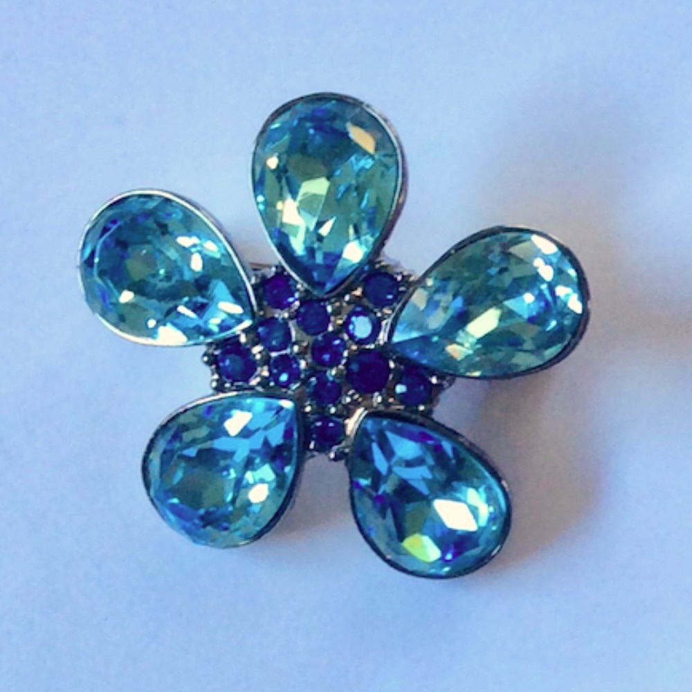 Givenchy baby flower Brooch